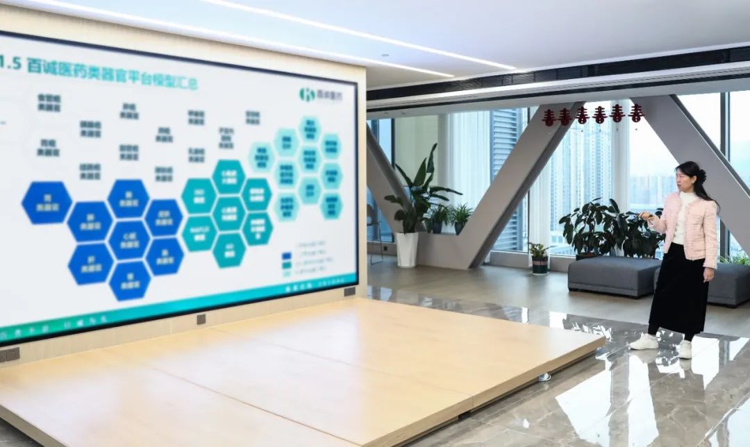 1747649513702213DUKC.jpg 70e8b642012aa2a15462332529fa1628.jpg